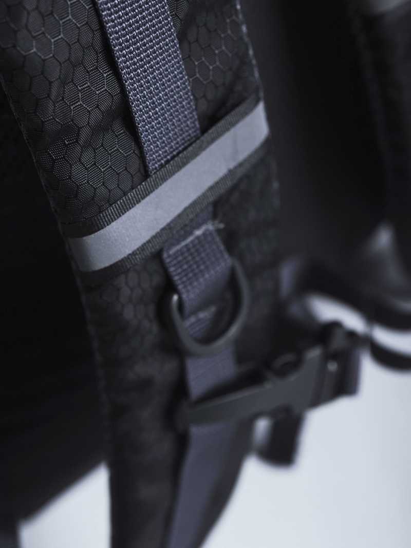 MANTO Cross backpack -reflective